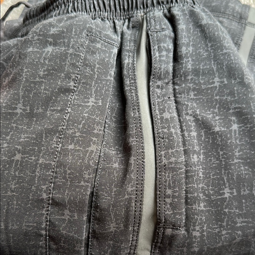Lululemon Athletica Gray Athletic Shorts Lightweight Comfort - Picture 7 of 7